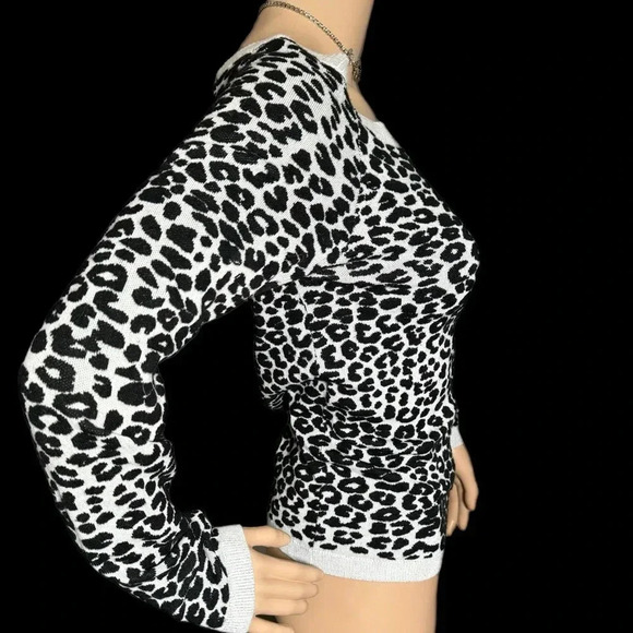 EXPRESS Animal Print Sweater Soft Stretch Long Sleeve Pull Over Women’s Small - Picture 5 of 11